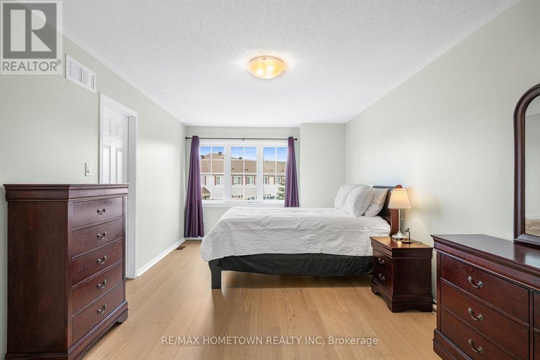 28180482/596-barrick-hill-road/emerald-meadowstrailwest/ottawa/ontario/K2M0B3_16