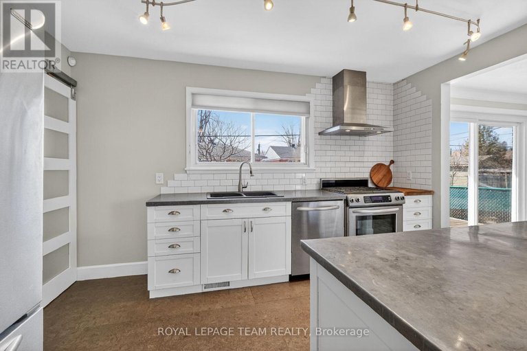 29579808/1318-albany-drive/bel-air-heights/ottawa/ontario/K2C2L9_14