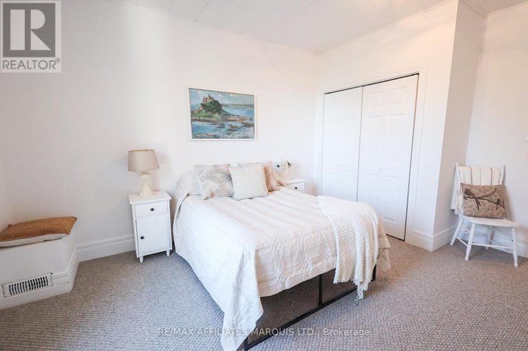 29078821/11-elgin-street-e/alexandria/north-glengarry/ontario/K0C1A0_36