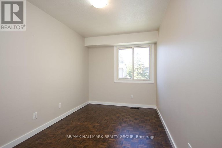 28266606/d-3-spring-grove-lane/pheasant-run/ottawa/ontario/K2J2C5_31