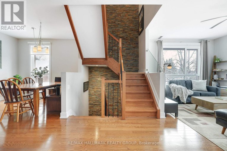 29303605/1111-north-river-road/overbrook/ottawa/ontario/K1K3W2_9