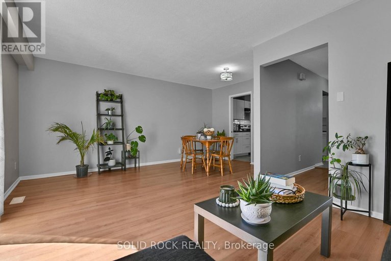 29674450/137-3915b-old-richmond-road/arbeatha-park/ottawa/ontario/K2H8T9_14