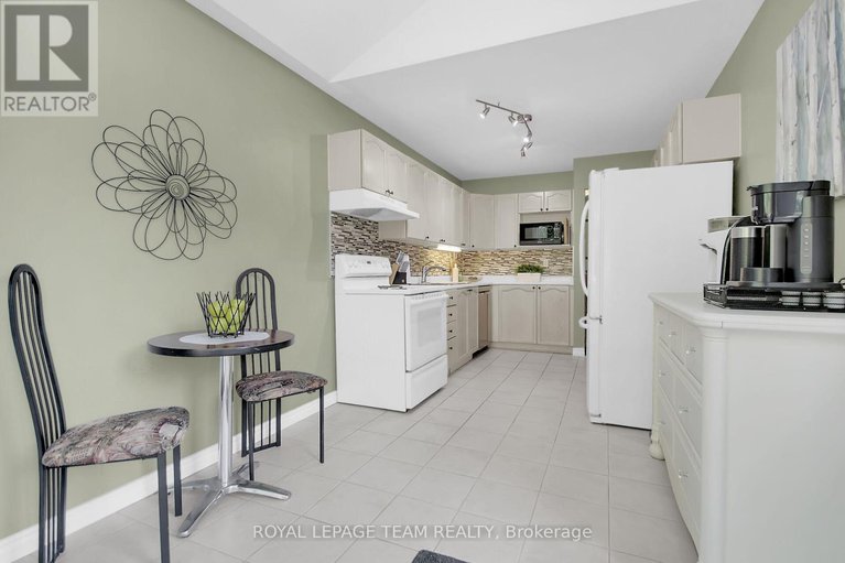 28809453/75-inverary-drive/morgans-grantsouth-march/ottawa/ontario/K2K2S1_14