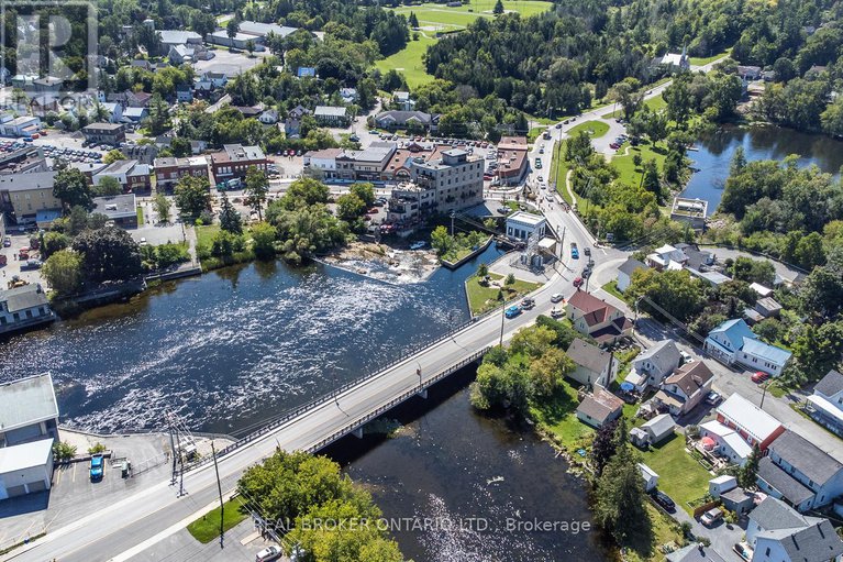 29093945/6-1-rosamond-street-e/almonte/mississippi-mills/ontario/K0A1A0_31