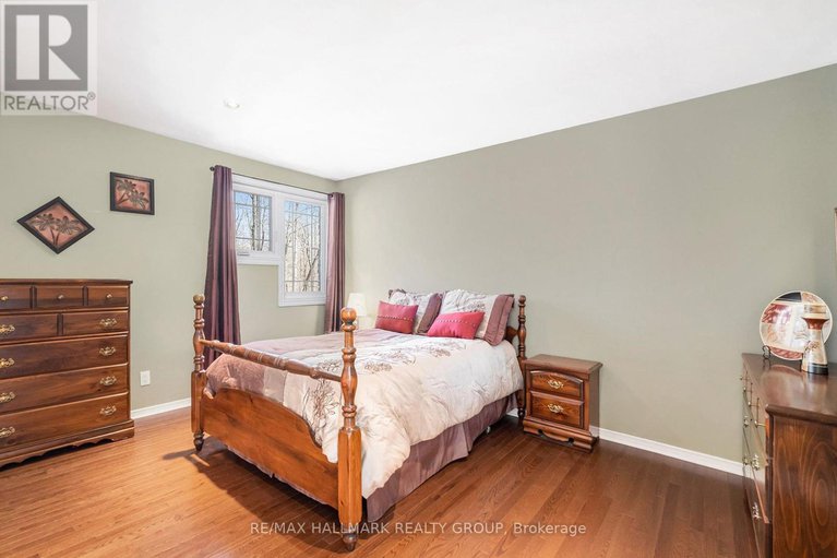28466129/1340-georges-vanier-drive/cumberland-ridge/ottawa/ontario/K4C1R6_21