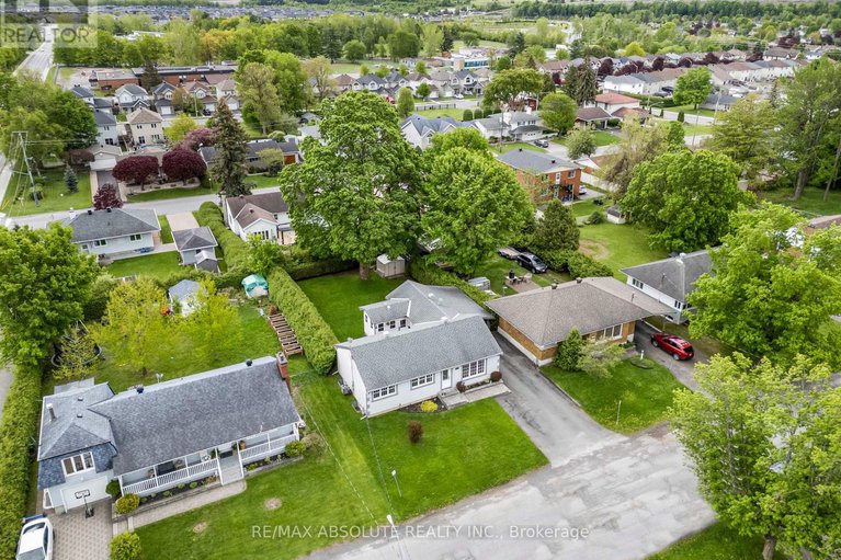 28345912/1727-chene-street/town-of-rockland/clarence-rockland/ontario/K4K1K5_32