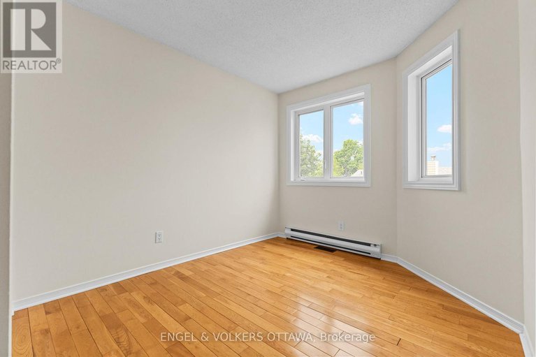 28573649/1129-chimney-hill-way/beacon-hill-south/ottawa/ontario/K1J8Z7_26