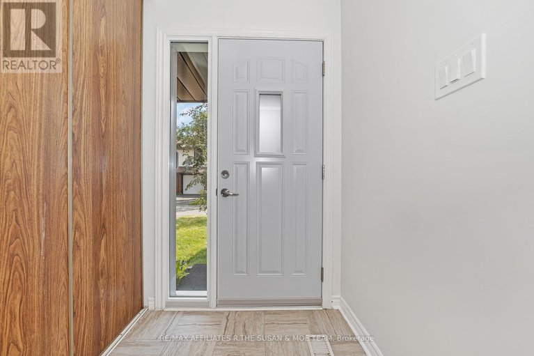 28555719/46-stokes-crescent/glencairnhazeldean/ottawa/ontario/K2L2Z4_6