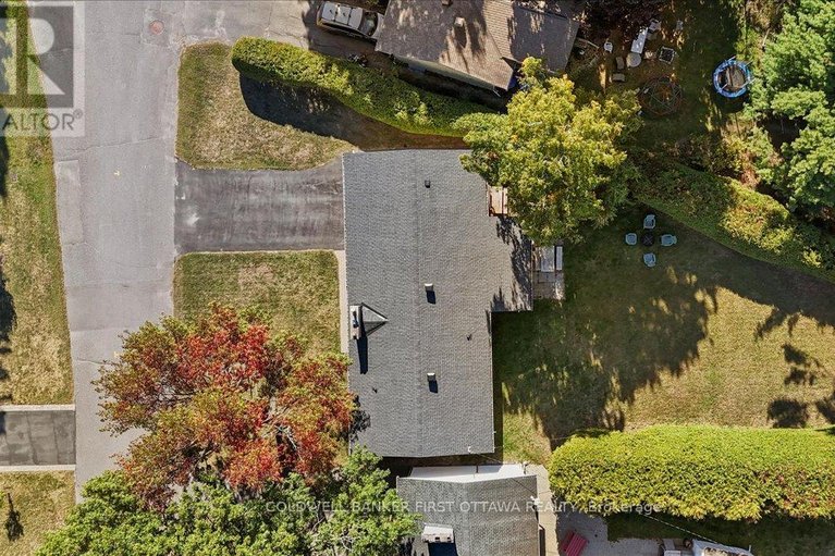 29487497/13-edgebrook-road/lynwood-village/ottawa/ontario/K2H6C2_33