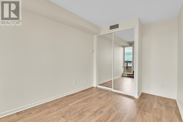 28180753/1601-1510-riverside-drive/riverview-park/ottawa/ontario/K1G4X5_20