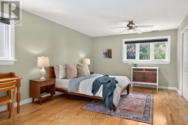28798908/217-montfort-street/vanier/ottawa/ontario/K1L5P3_14