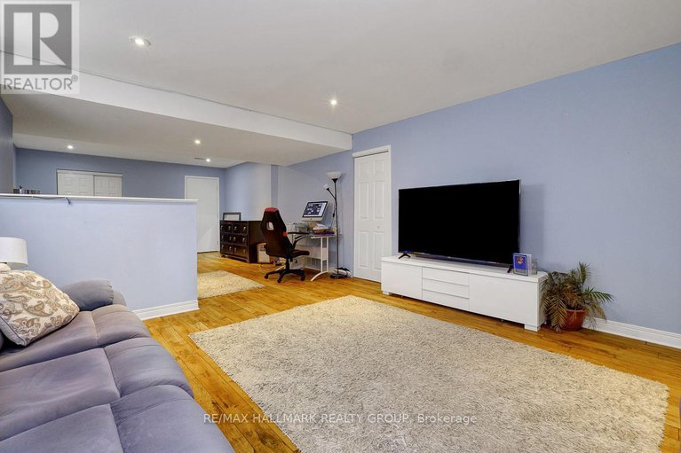 28232415/46-chapelier-private/queenswood-heights-south/ottawa/ontario/K1E3Y1_31