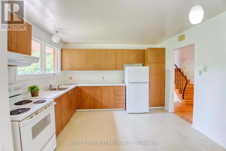 28412587/19-dayton-crescent/leslie-park/ottawa/ontario/K2H7N8_12