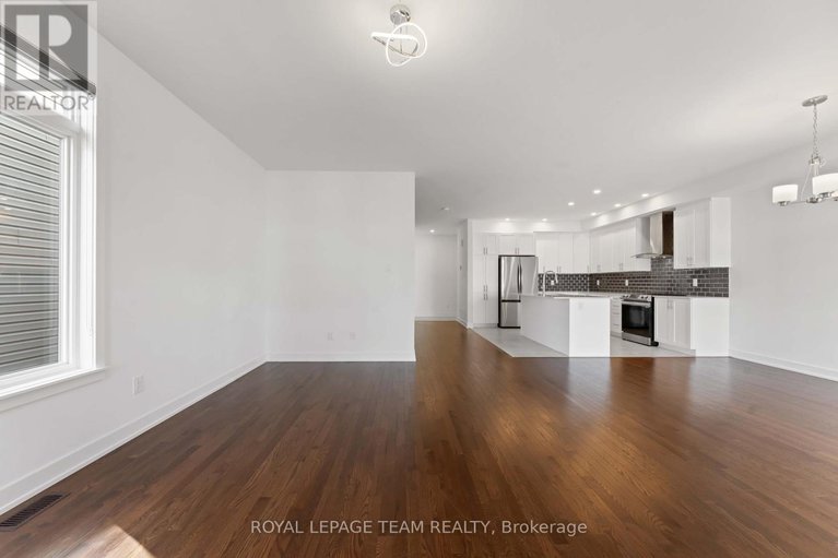 28910916/27-peony-lane/riverside-southgloucester-glen/ottawa/ontario/K4M0M3_14
