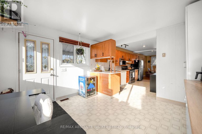 29422550/19-lambert-drive/sheahan-estatestrend-village/ottawa/ontario/K2H5Y3_16