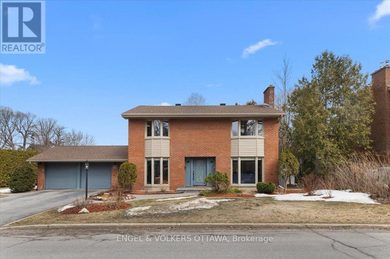 29548999/33-okanagan-drive/bruce-farmgraham-parkqualicumbellands/ottawa/ontario/K2H7E9_4