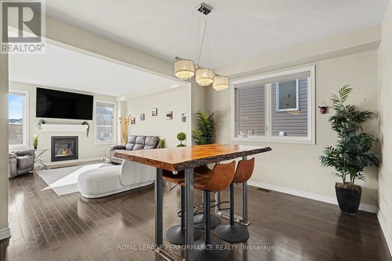 29669159/504-yellow-birch-street/mer-bleuebradley-estatesanderson-park/ottawa/ontario/K1W0J3_12