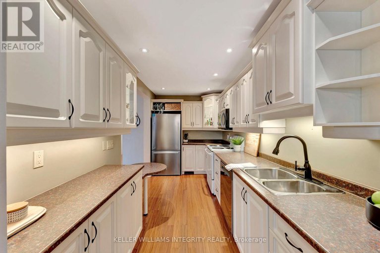 28487688/c-6-offenbach-lane/centrepointe/ottawa/ontario/K2G4Z5_11