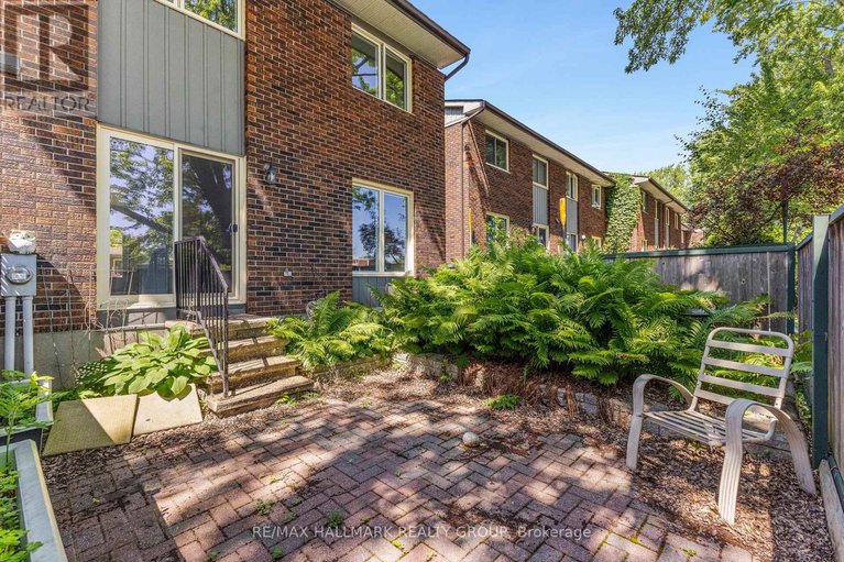 28586632/55-river-garden-private/mooneys-bayriverside-park/ottawa/ontario/K1V1M8_29