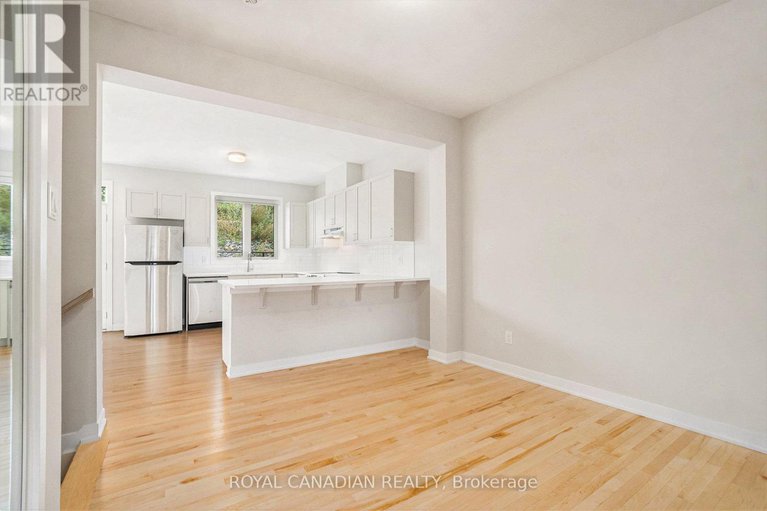 28892633/93-pizzicato-street/mer-bleuebradley-estatesanderson-park/ottawa/ontario/K1W0S3_3