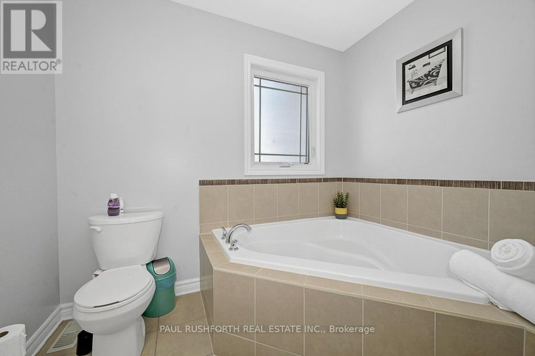 29495848/560-du-pin-rouge-way/mer-bleuebradley-estatesanderson-park/ottawa/ontario/K1W0C4_26