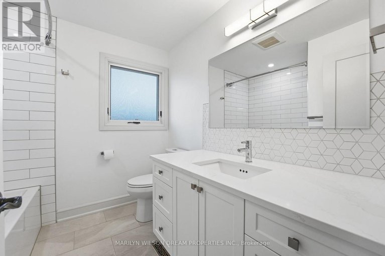 29155017/33-commanche-drive/city-viewskylinefisher-heightsparkwood-hills/ottawa/ontario/K2E6E8_29