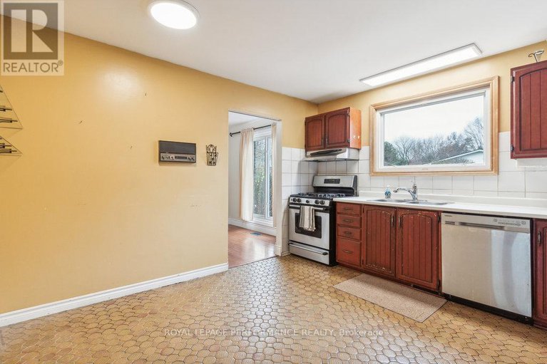 28666531/1932-marquis-avenue/beaconwood/ottawa/ontario/K1J8J2_12