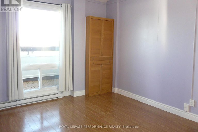 28994932/penthouse-2-158c-mcarthur-avenue/vanier/ottawa/ontario/K1L8E7_12