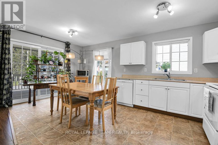 28984527/6-george-street/finch/north-stormont/ontario/K0C1K0_11