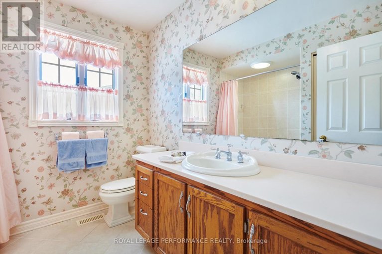 29487498/15-woodfern-court/sheahan-estatestrend-village/ottawa/ontario/K2H8Y9_28