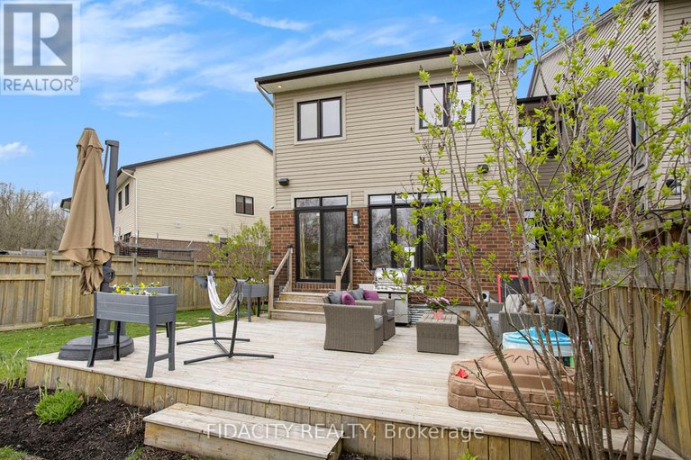 28286993/670-whitecliffs-avenue/riverside-south/ottawa/ontario/K1V2N4_29