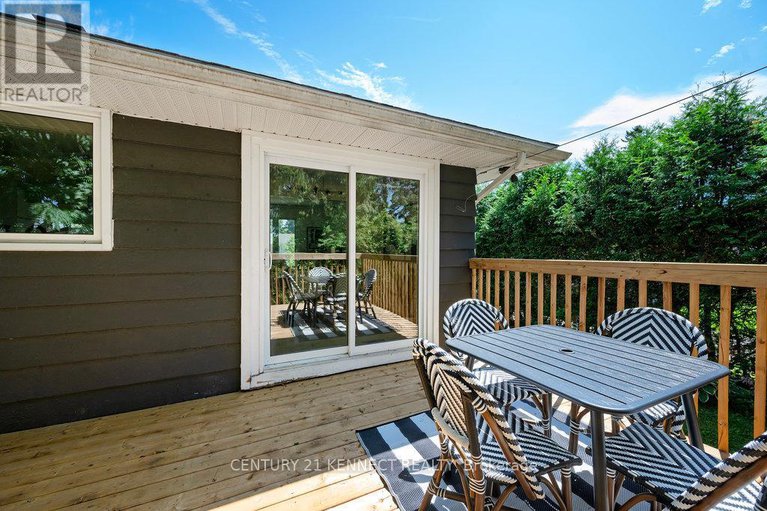 28656058/1666-fisher-avenue/borden-farmstewart-farmcarleton-heightsparkwood-hills/ottawa/ontario/K2C1X7_28