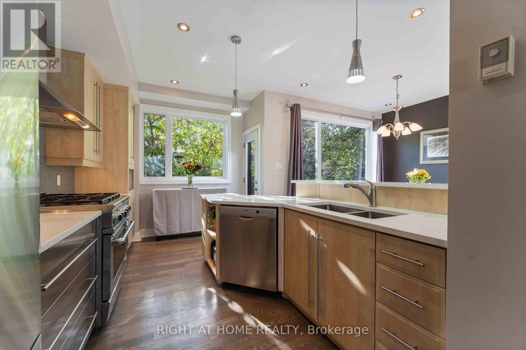 28990245/110-little-london-private/lower-town/ottawa/ontario/K1N0A5_10