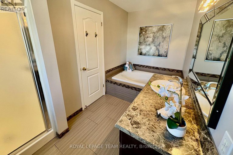 29421780/6302-sablewood-place/chapel-hill/ottawa/ontario/K1C7M6_32