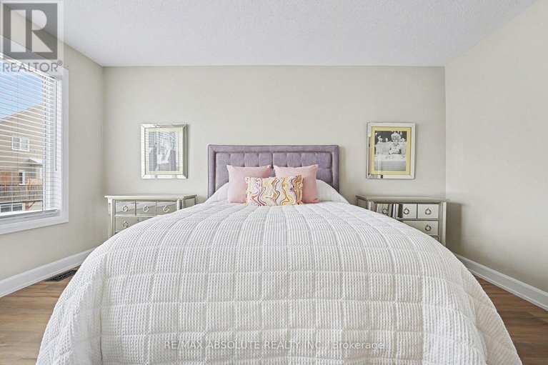 29649579/633-geranium-walk/stittsville-north/ottawa/ontario/K2S2J3_25