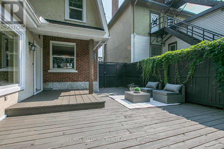 28437104/636-chapel-street/sandy-hill/ottawa/ontario/K1N7Z9_23