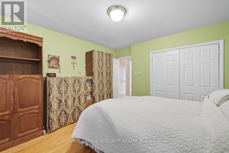 28877038/1293-maitland-avenue/copeland-park/ottawa/ontario/K2C2C4_17