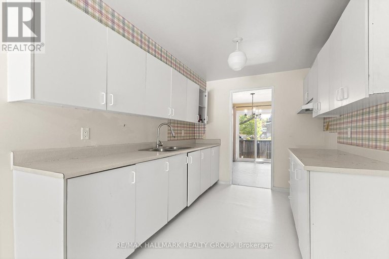 28586632/55-river-garden-private/mooneys-bayriverside-park/ottawa/ontario/K1V1M8_16