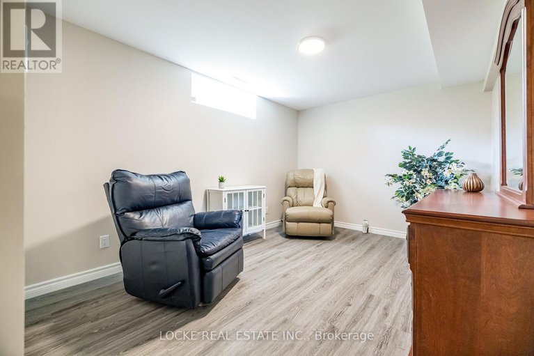 28873478/1668-sansonnet-street/mer-bleuebradley-estatesanderson-park/ottawa/ontario/K1C5Y6_38