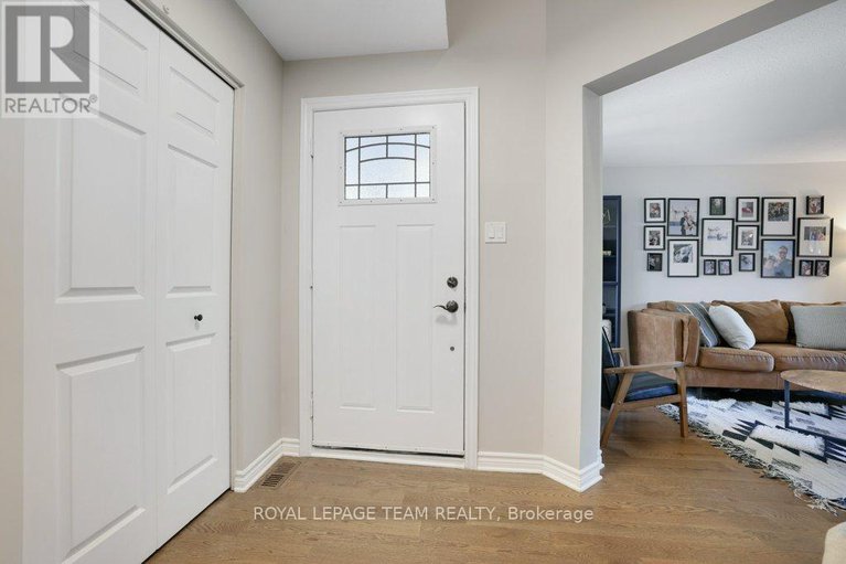 28522929/8-black-rivers-place/bridlewood/ottawa/ontario/K2M2E2_5