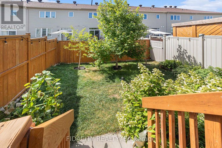 28737969/241-bandelier-way/stittsville-north/ottawa/ontario/K2S2J3_28