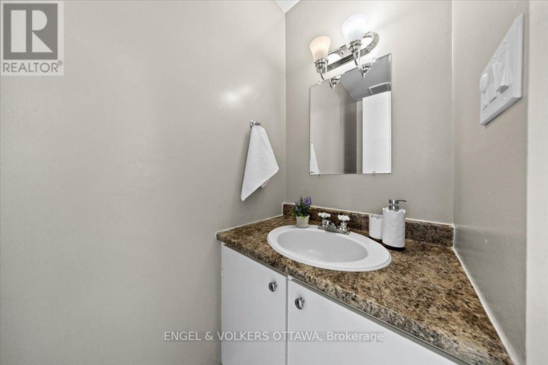 29422354/a-1753-lamoureux-drive/queenswood-heights-south/ottawa/ontario/K1E2N3_17