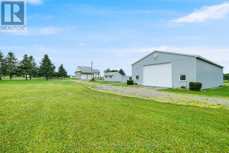28816366/8665-russell-road/sarsfieldbearbrook/ottawa/ontario/K4B0J7_38