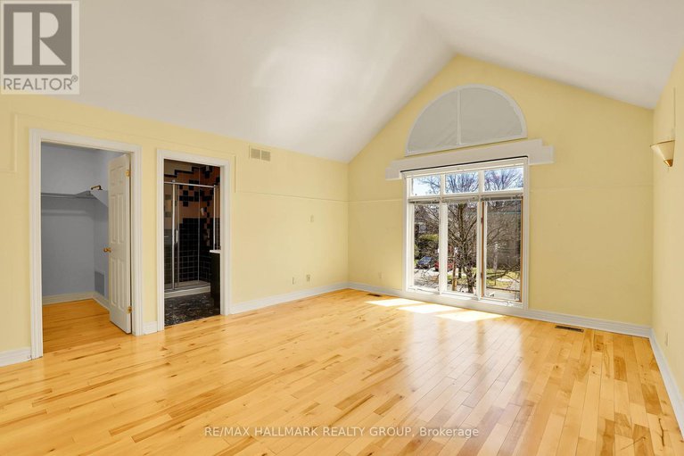 28244394/303-sherwood-drive/civic-hospital/ottawa/ontario/K1Y3W7_22