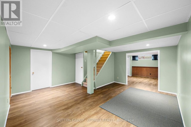 29556235/2391-ogilvie-road/beacon-hill-north/ottawa/ontario/K1J7N4_32