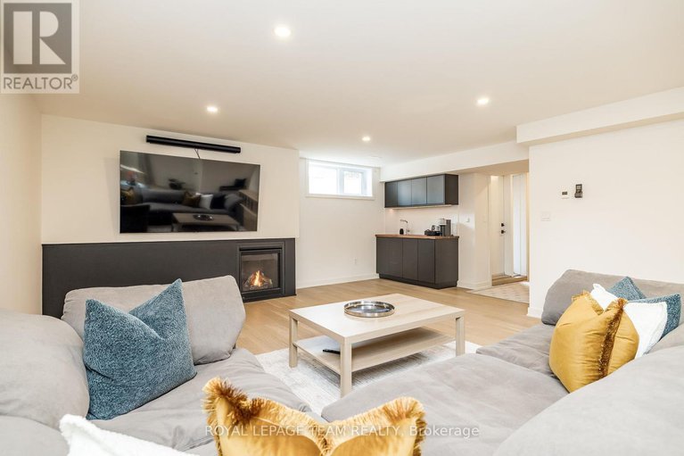 28678296/1995-lenester-avenue/mckellar-heightsglabar-park/ottawa/ontario/K2A1K4_36