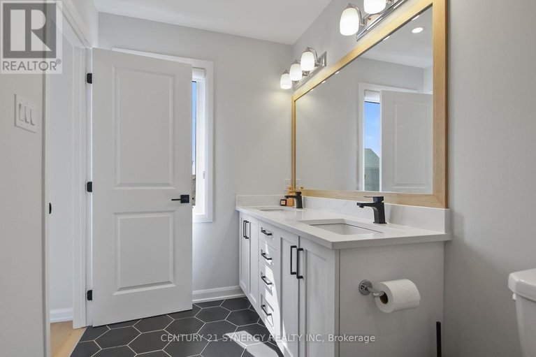 28715652/2104-caltra-crescent/half-moon-bay/ottawa/ontario/K2J6V4_28
