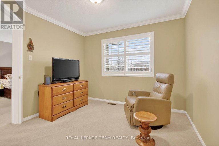 29471661/3113-apple-hill-drive-s/upper-hunt-club/ottawa/ontario/K1T3Z2_36