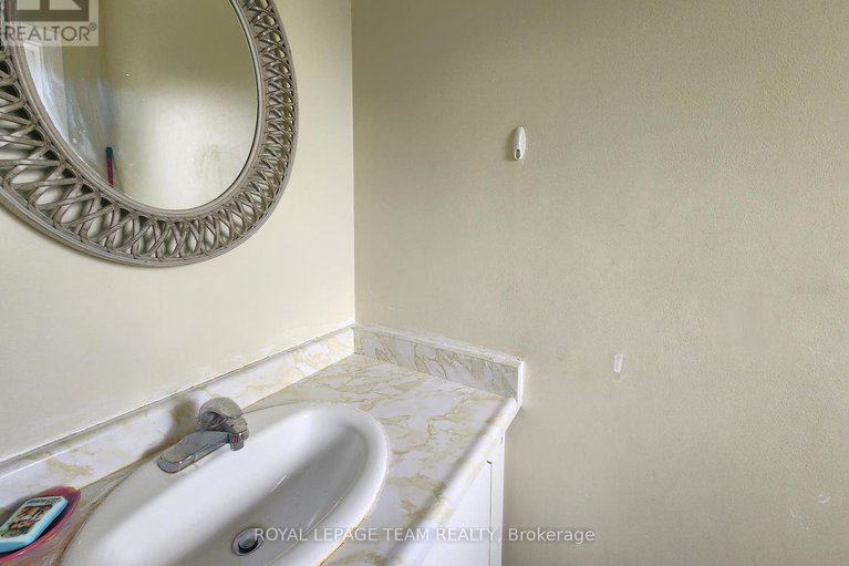 28396854/b-25-bertona-street/craig-henrywoodvale/ottawa/ontario/K2G4G7_4