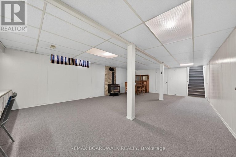 29594831/32-bowmoor-avenue/borden-farmstewart-farmcarleton-heightsparkwood-hills/ottawa/ontario/K2E6M4_23